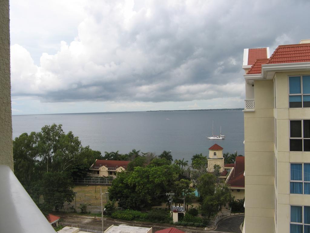 La Mirada Residence , Large 1 Bedroom Condo, Beaches , 3 Pools, Ocean Views, Fast Wifi, Netflix, Breakfast Included Lapu-Lapu City Bilik gambar