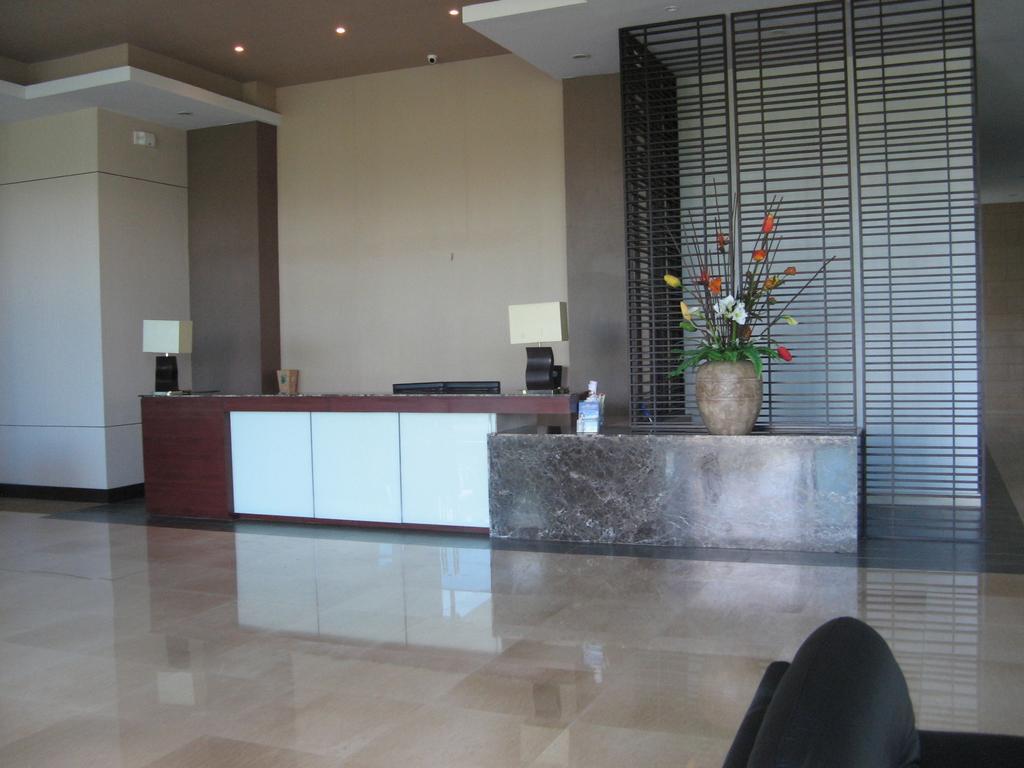 La Mirada Residence , Large 1 Bedroom Condo, Beaches , 3 Pools, Ocean Views, Fast Wifi, Netflix, Breakfast Included Lapu-Lapu City Bilik gambar