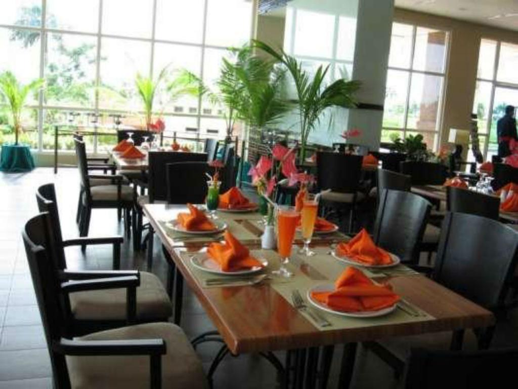 La Mirada Residence , Large 1 Bedroom Condo, Beaches , 3 Pools, Ocean Views, Fast Wifi, Netflix, Breakfast Included Lapu-Lapu City Bilik gambar